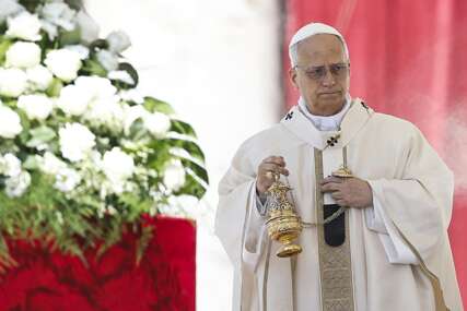 Papa Lav želi da se umjetna inteligencija prestane igrati Boga