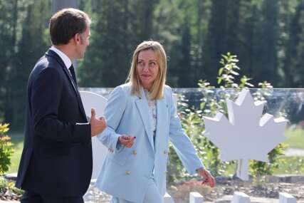 Hit scena na samitu G7: Macron i Meloni se došaptavali, ona prevrtala očima (VIDEO)