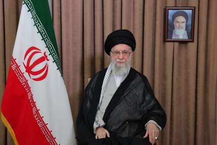 Ajatolah Ali Khamenei se obratio Irancima, poslao poruku i Americi: "Ova nacija se neće predati nikome"