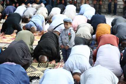 Klanjan bajram-namaz širom BiH, centralna svečanost održana u Gazi Husrev-begovoj džamiji