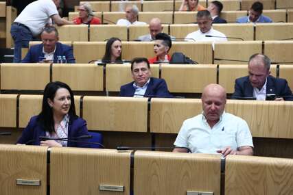 Dom naroda usvojio set zakona koji donose jeftinije bankarske usluge i brža plaćanja