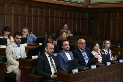 Prekinuta sjednica Gradskog vijeća Grada Sarajeva, opet bez izbora gradonačelnika (FOTO)