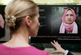 Kaja Kallas u Briselu otvorila izložbu o genocidu u Srebrenici