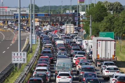 Gužve i zastoji u smjeru mora, kod Lučkog kolona oko 7 kilometara