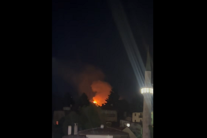 Veliki požar kod Bijele tabije, vatrogasci upućeni na teren (VIDEO)