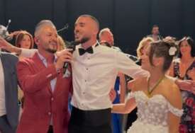 Neno Murić napravio ludnicu na svadbi Nihada Mujakića, reprezentativac zapjevao "Sarajevo ljubavi moja" (VIDEO)