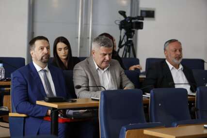 Skupština KS: Opozicija tražila raspravu samo o ostavci premijera, većina odbila prijedlog