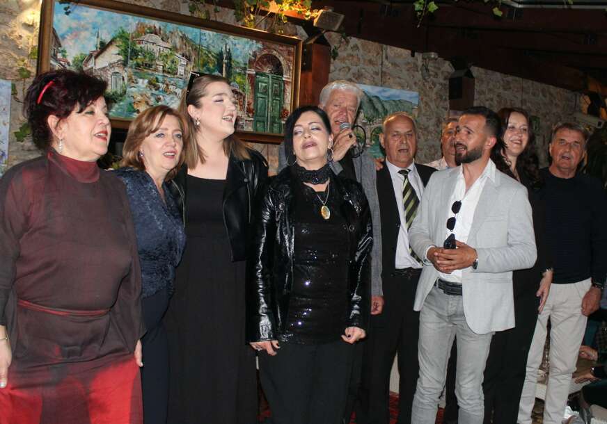 FOTO: ZAJEDNIČKA PJESMA UČESNIKA U PROGRAMU
