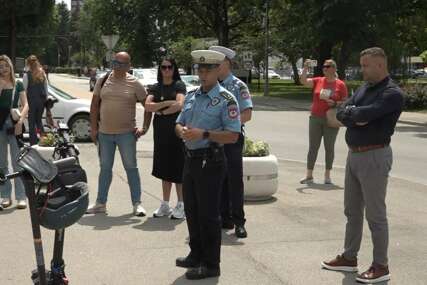 U Prijedoru preventivna akcija za bicikliste i vozače trotineta 'Zvoni da te vide'