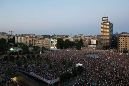 Više hiljada demonstranata ispred Palate pravde u Beogradu