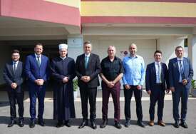 Bećirović u klanjao bajram-namaz u Prijedoru: BiH moramo čuvati i razvijati na svakom njenom pedlju