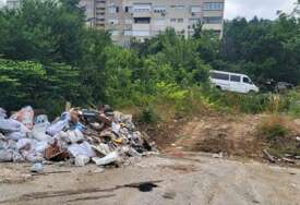 Počelo čišćenje divlje deponije u sarajevskoj ulici Halida Kajtaza