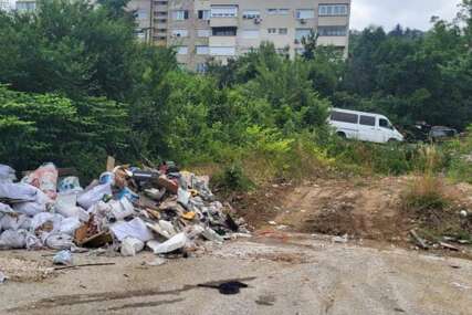 Počelo čišćenje divlje deponije u sarajevskoj ulici Halida Kajtaza