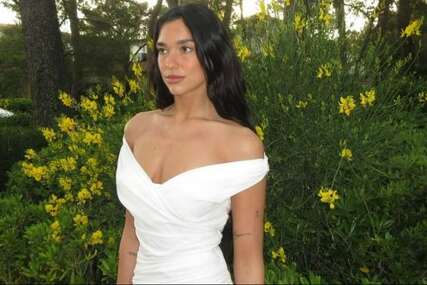 Dua Lipa zablistala u bijeloj haljini