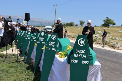 Nekoliko hiljada vjernika klanjalo dženazu namaz žrtvama zločina počinjenog u Žuljima