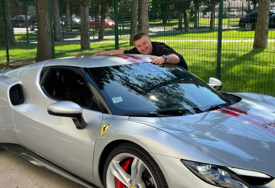 Odlično pjeva, popravlja Ferrarije i juri 300 na sat! Ovaj učesnik ZG-a se razlikuje od drugih pjevača: "Nerado priznajem, ali žena više voli jednu drugu marku automobila..."