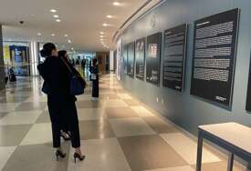 U sjedištu UN-a otvorena izložba povodom 30. godišnjice genocida u Srebrenici (FOTO)