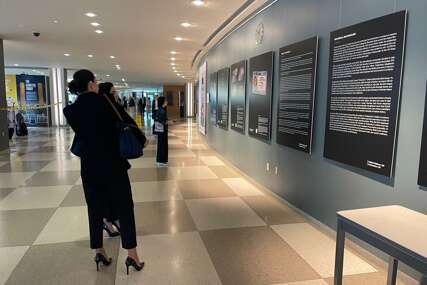 U sjedištu UN-a otvorena izložba povodom 30. godišnjice genocida u Srebrenici (FOTO)