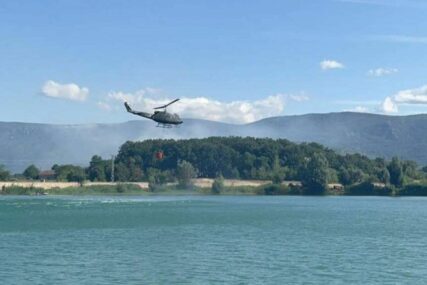 Požar kod Gruda i dalje aktivan, u gašenju pomaže helikopter OS BiH