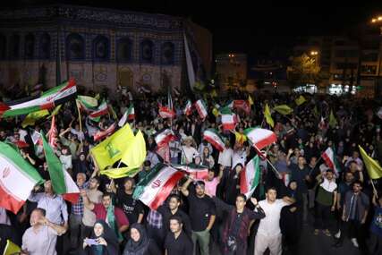 Građani Teherana na trgovima slave iranske napade na Izrael