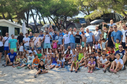 Neobičan kamp 30 tata i 50 djece na Murteru: "Mamama ulaz strogo zabranjen"