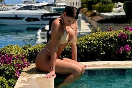 Katarina raspametila sve: Pozirala u bikiniju koji jedva da išta sakriva