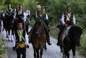 Svečani defile konjanika u Donjem Vakufu