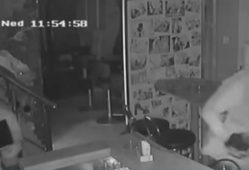 (VIDEO) "Isplivao" snimak filmske pljačke sefa iz kafića u BiH: Poznat je i iznod plijena