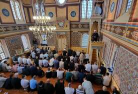 Kurban-bajram u Tuzli - Poruke mira, oprosta i zajedništva uz ponovni bajram-namaz u Šarenoj džamiji