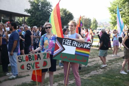 Šesta povorka ponosa u Sarajevu: Dugine zastave, transparenti i podrška Palestini