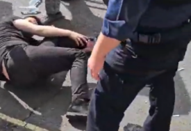 Žestok obračun kod iranske ambasade, ima i teško povrijeđenih, policija hapsila sve redom! (VIDEO)