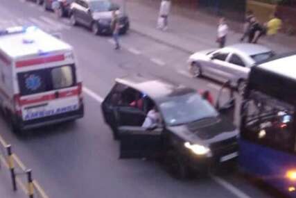 Muškarac izrešetan u blizini vrtića u Beogradu: Auto se zakucao u bus