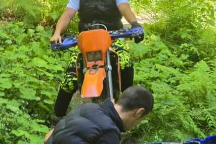 Pripadnik Oružanih snaga divljao motorom po Kozičkim slapovima: "Preplašio mi je dijete, sramota šta rade"