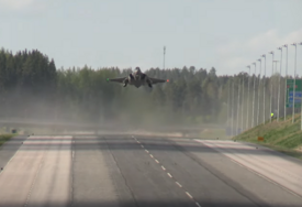 NATO borbeni avioni slijetali na autoceste u Finskoj i Švedskoj (VIDEO)