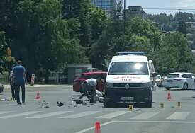 Sarajevo: Saobraćajna nesreća na Pofalićima, motociklista se sudario s vozilom Hitne pomoći (FOTO)