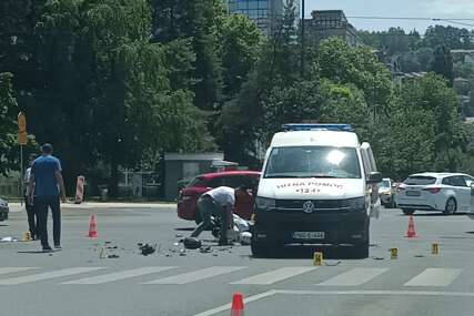 Sarajevo: Saobraćajna nesreća na Pofalićima, motociklista se sudario s vozilom Hitne pomoći (FOTO)