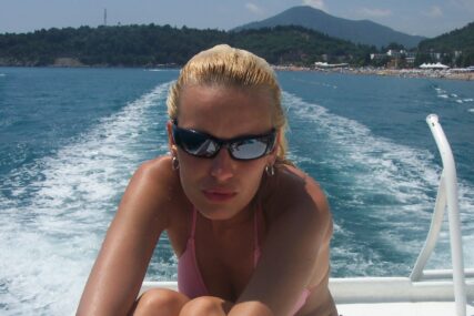NININI BISERI Ponos