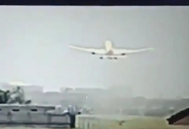 Objavljen novi snimak pada aviona u Indiji (VIDEO)