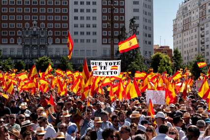 Protest u Madridu: Desetine hiljada demonstranata traže ostavku premijera Sancheza
