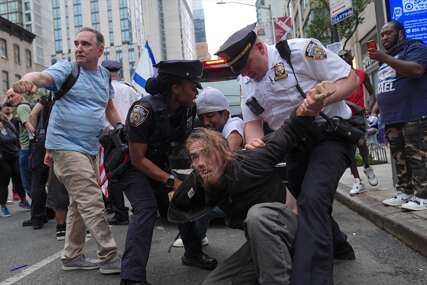 Žestok sukob propalestinskih i proizraelskih demonstranata u New Yorku (FOTO)
