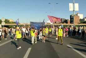 Protesti u više od 30 gradova Srbije: Blokirani mostovi, saobraćaj obustavljen