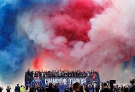 Igrači PSG-a stigli u Pariz, navijači u ekstazi