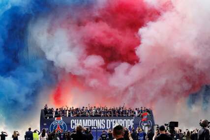 Igrači PSG-a stigli u Pariz, navijači u ekstazi
