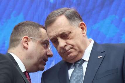 RADOVAN KOVAČEVIĆ U NOVOM POLTRONSKOM IZDANJU Dodikov glasnogovornik nadmašio samog sebe!