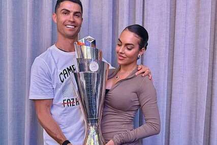 Ronaldo proslavio trofej sa Georginom, zagrljeni pozirali s peharom (FOTO)