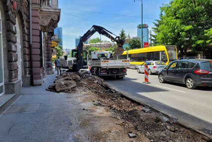 Počela sanacija pješačkog pojasa u Ulici Maršala Tita