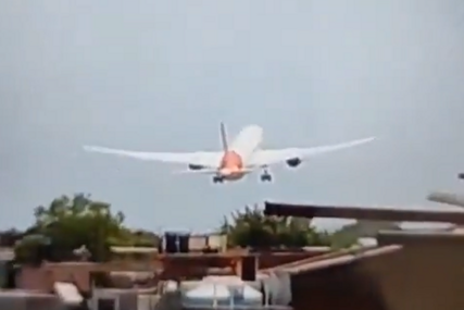 UZNEMIRUJUĆE SCENE! Osvanuo snimak pada indijskog aviona sa 244 osobe (VIDEO)