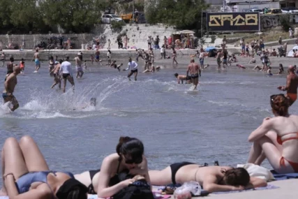 Ljeto stiglo u Split: Igrači picigina zauzeli mjesta u plićaku