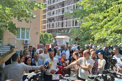 Stanivuković ispred Specijalnog tužilaštva pozvao građane da ne šute: "Ne možemo govoriti o pravnoj državi ako pred našim očima..."