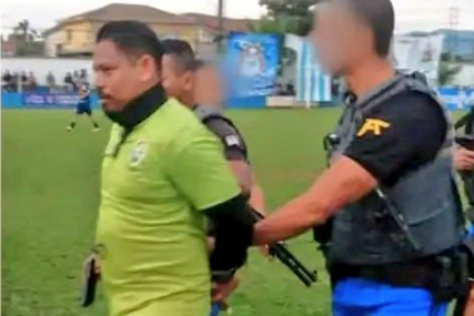 OVO JOŠ NISTE VIDJELI Policija usred utakmice upala na teren i uhapsila sudiju! (VIDEO)